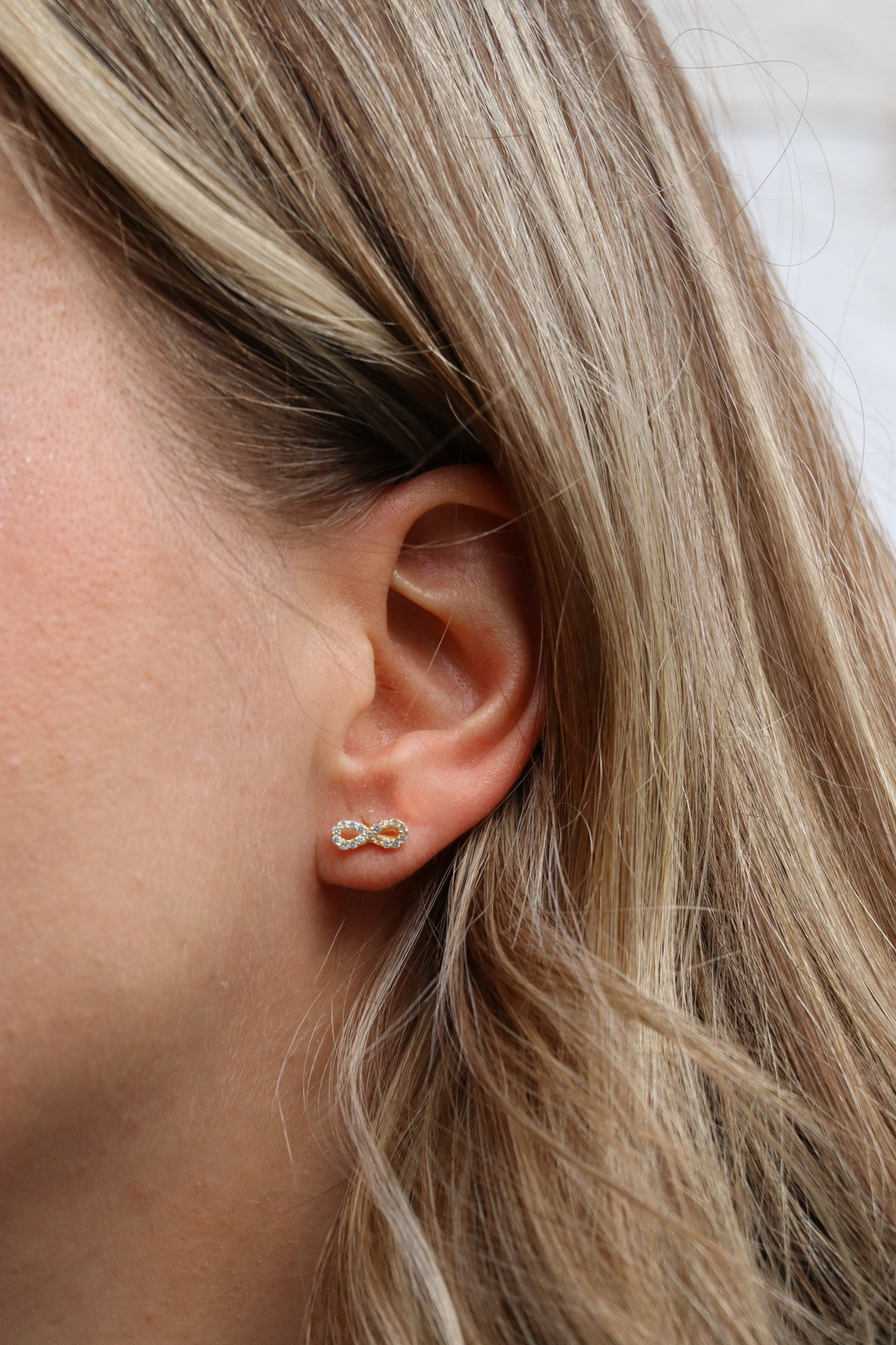 Ohrringe Infinity mit Zirkonia, 925er Silber vergoldet